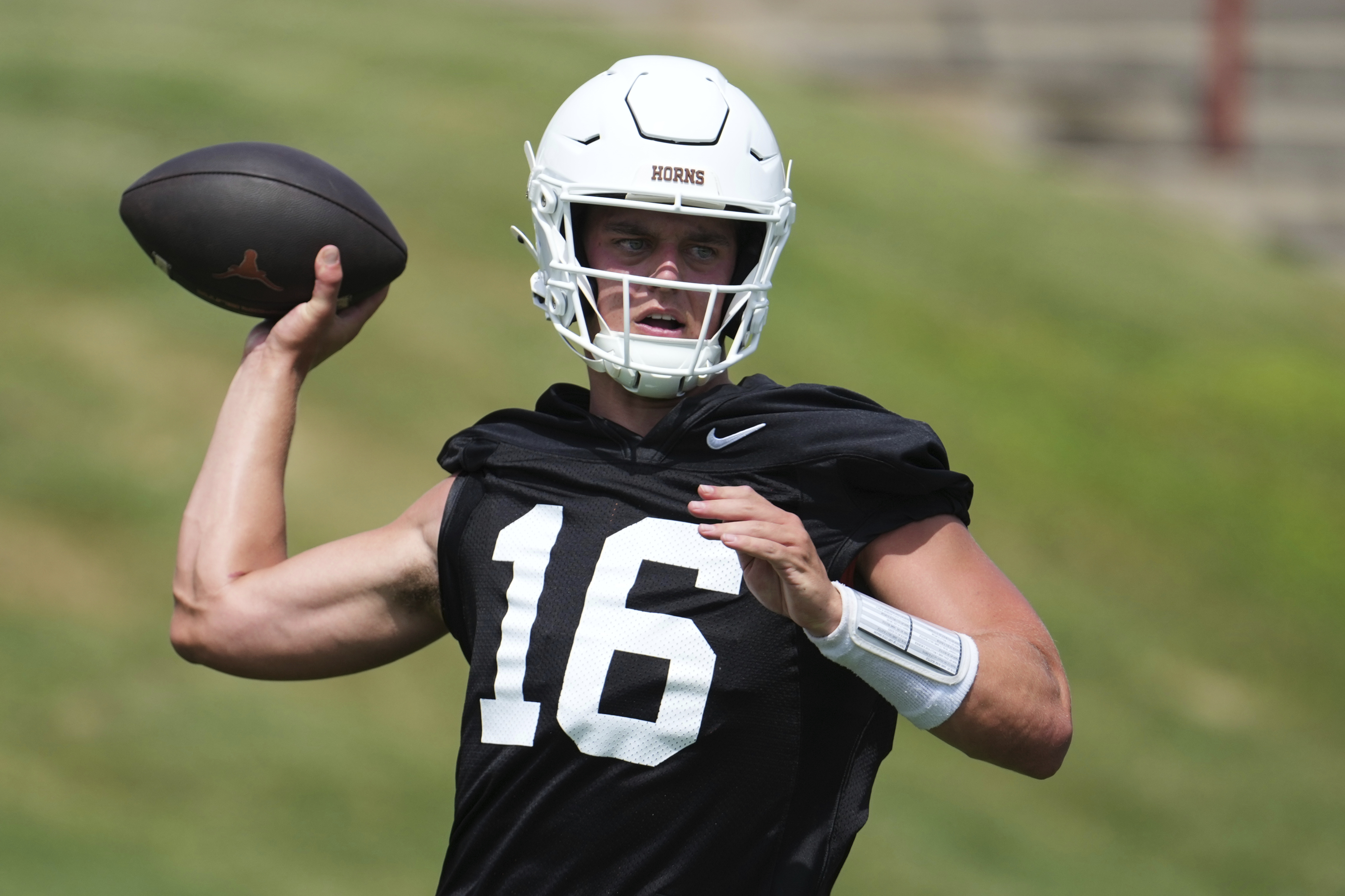 Arch Manning isn’t bailing for the draft yet