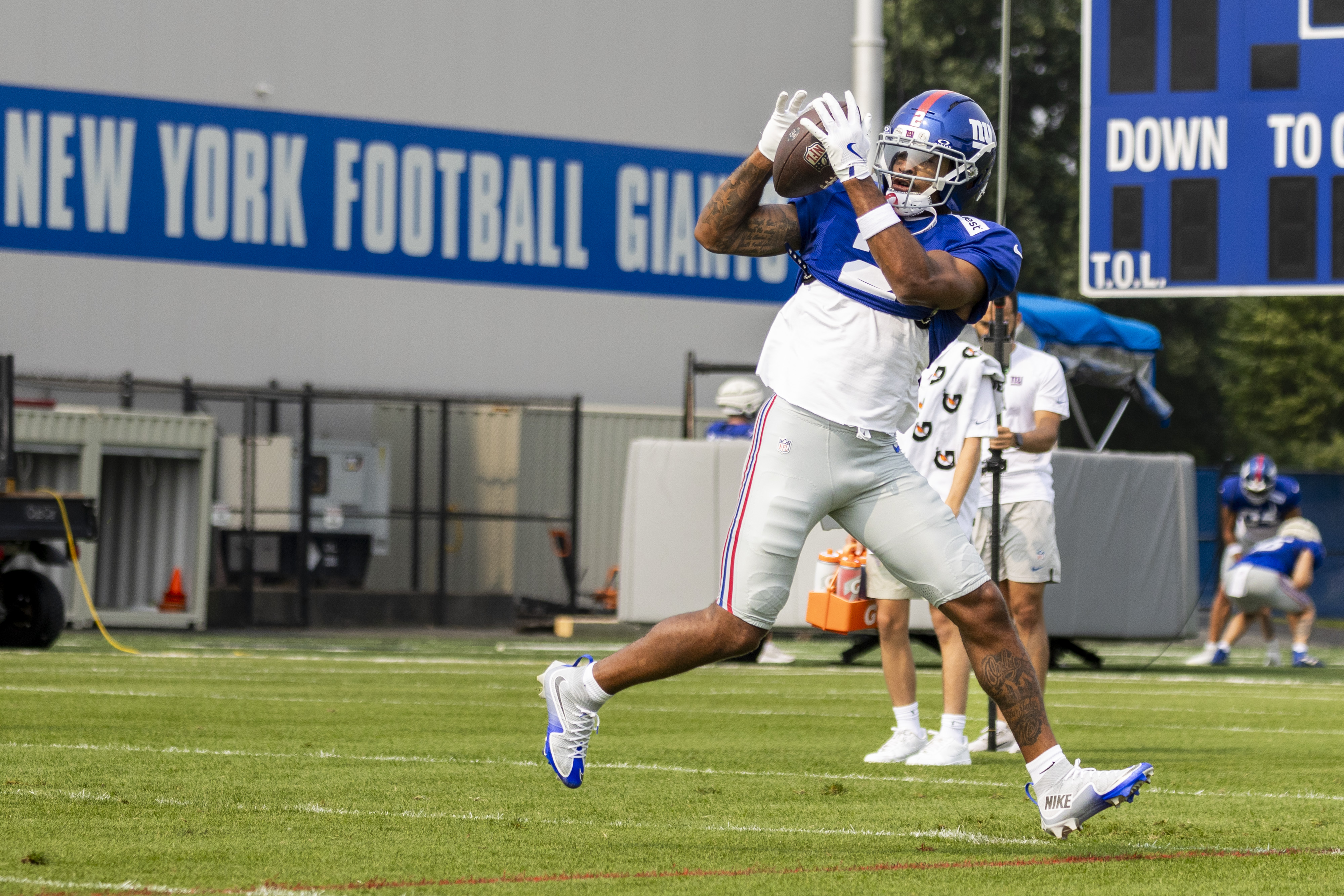 Juice and Dart grinding for Giants glory