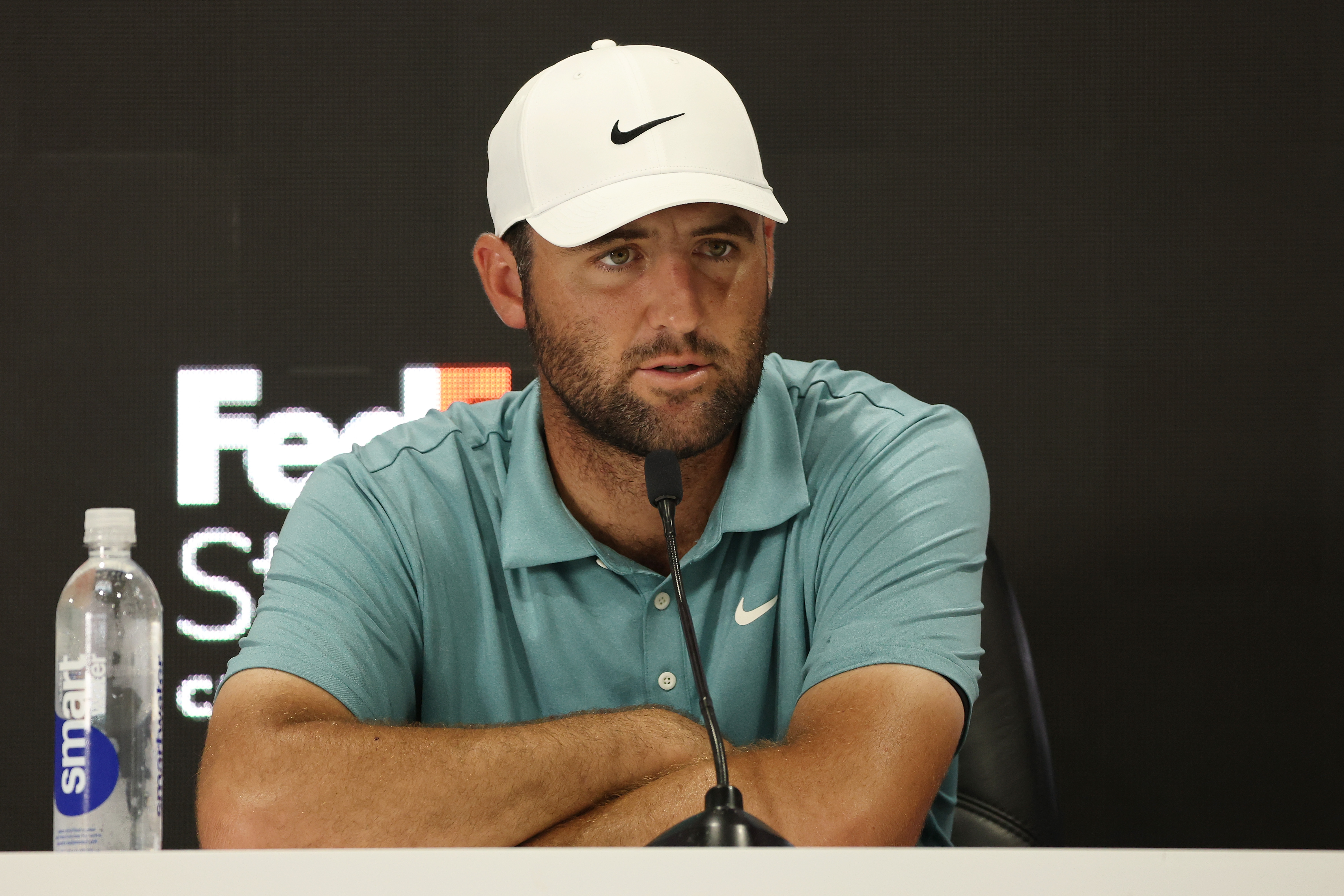 Scheffler’s buddy gets iced at the pro shop