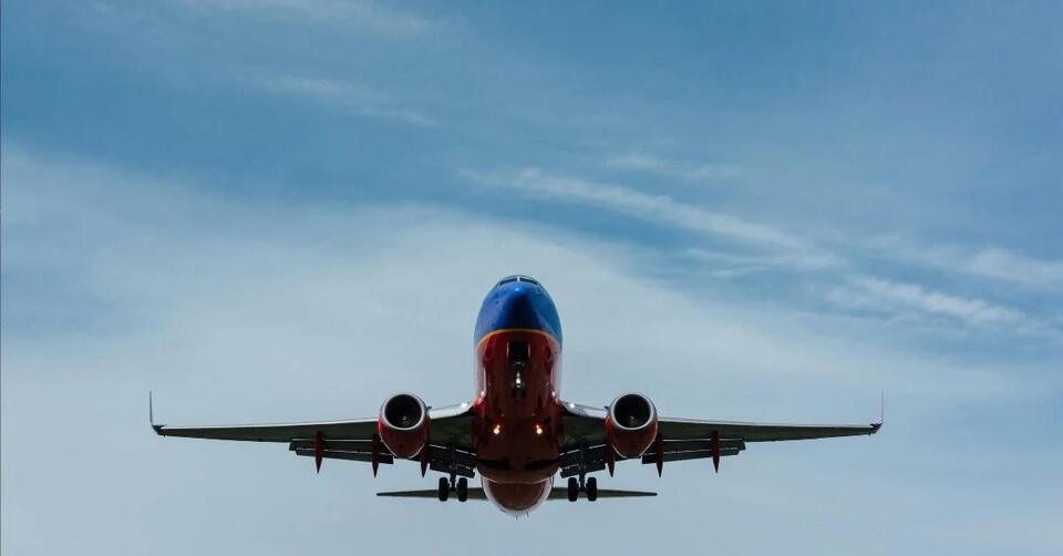 Delta Airlines Flight Drama: Engine Fire!