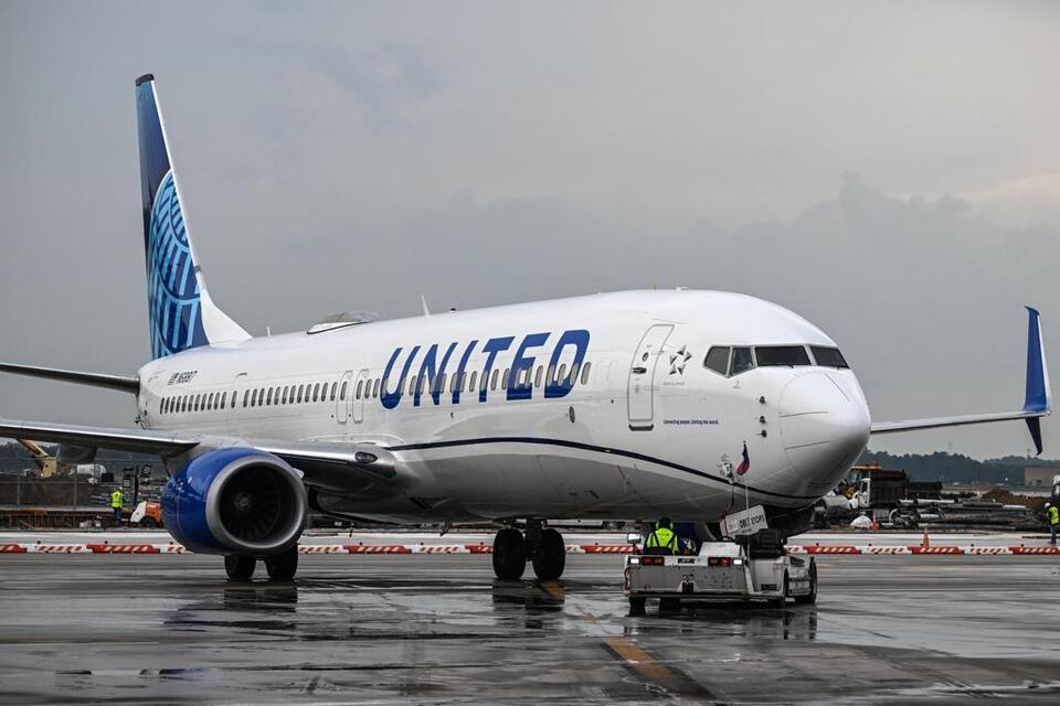 United Airlines Tech Meltdown Leaves Travelers Stranded
