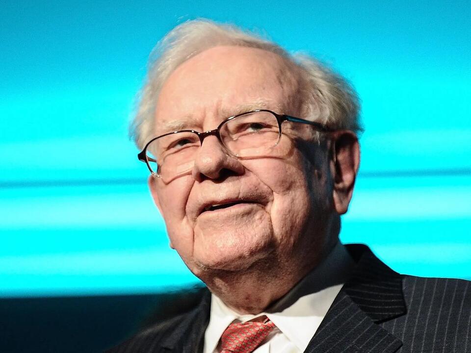 Buffett’s Billions Take a Hit After Stepping Down