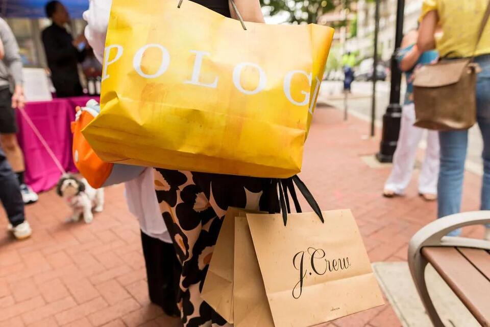 Harbor East’s gift card hunt heats up Sunday!