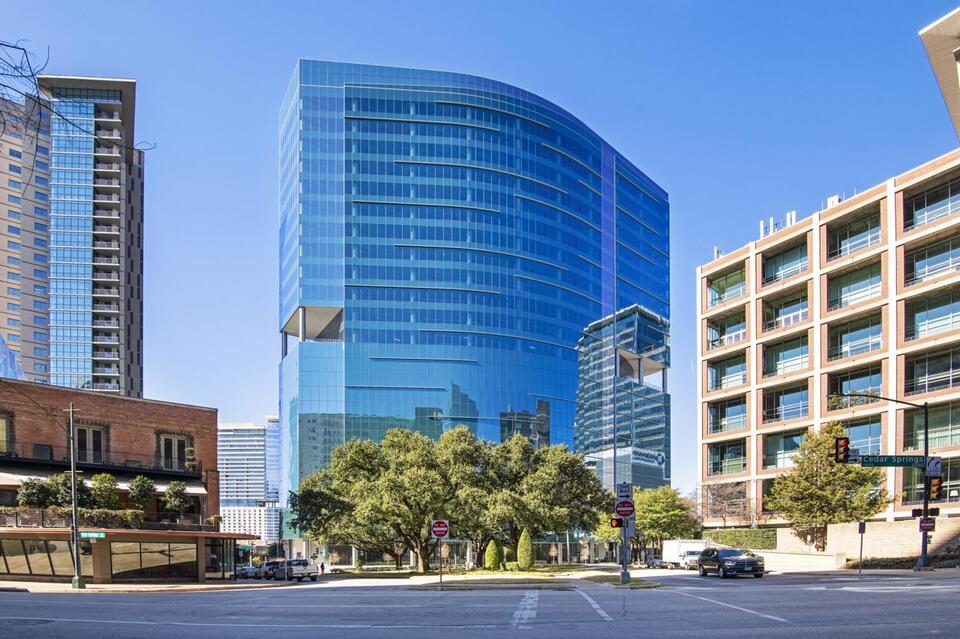 Dallas skyscraper sets new sales record