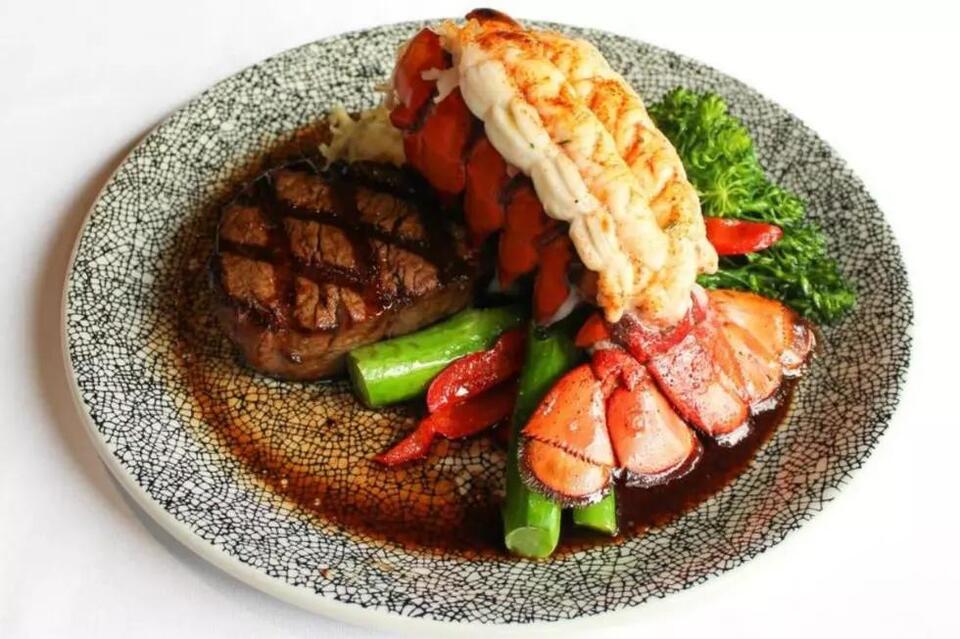 Grand Rapids’ Leo’s named top seafood spot