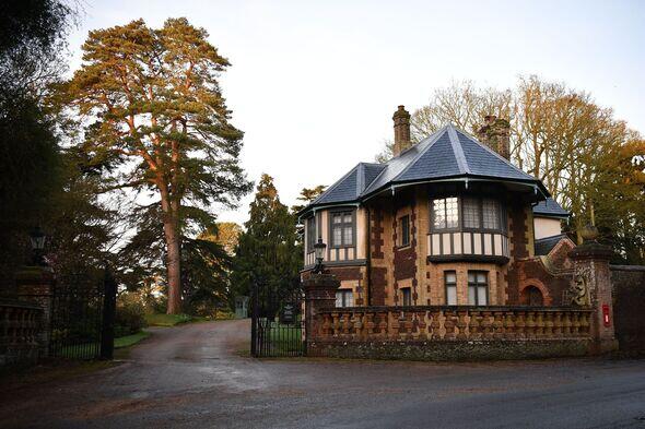 👑 Queen Elizabeth’s Secret ‘Exorcism’ at Sandringham