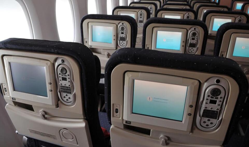 Flight Attendant’s Secret Upgrade Hack