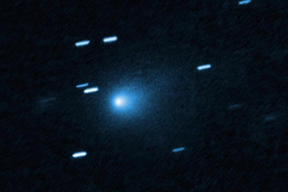 Hubble Snaps Wild Pic of Interstellar Comet