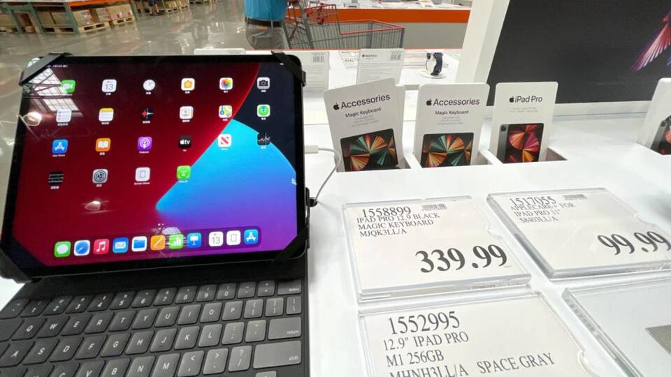 Costco vs Apple Store: Who Wins for Techies?