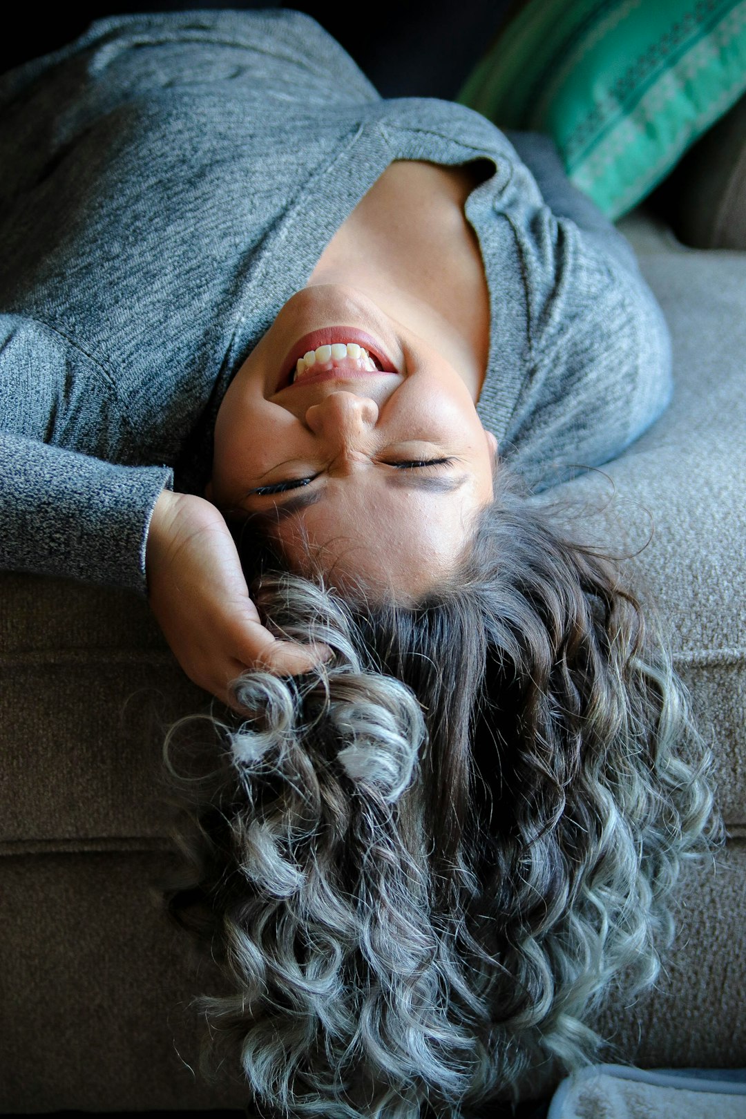 How to get rid of white hairs 🧑‍🦳 (I'm not saying coloring your hair)