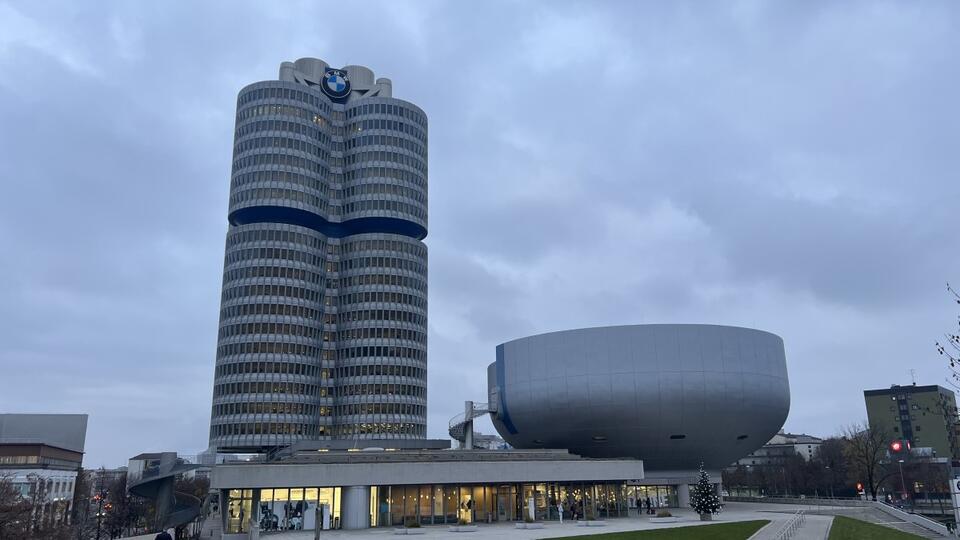 BMW Bets Big on Cheaper, Flexible EV Batteries