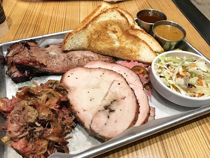 Cleveland’s pulled pork sandwich worth the drive
