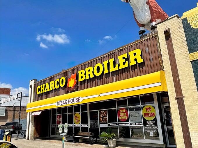 Dallas locals swear by this fried chicken