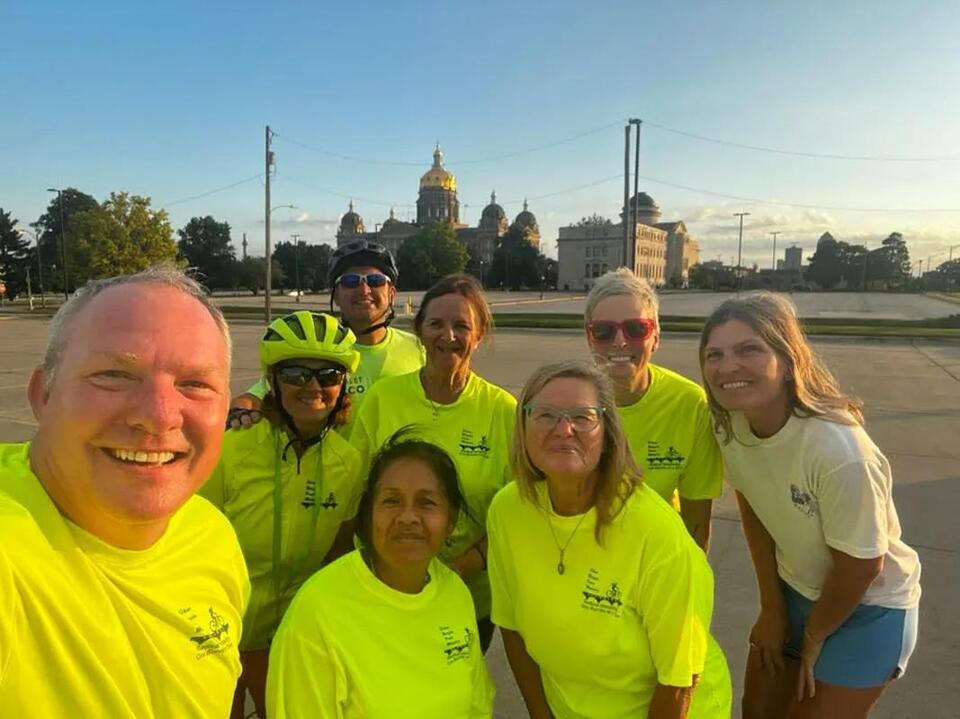 Des Moines’ burrito bikers spread radical kindness
