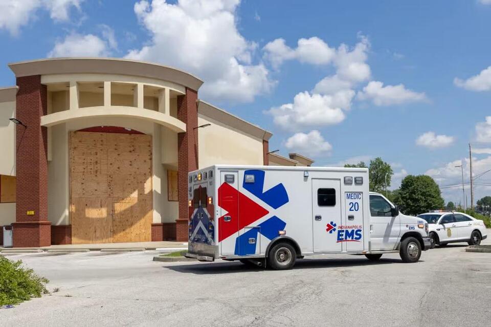 East side CVS closure leaves a mess behind
