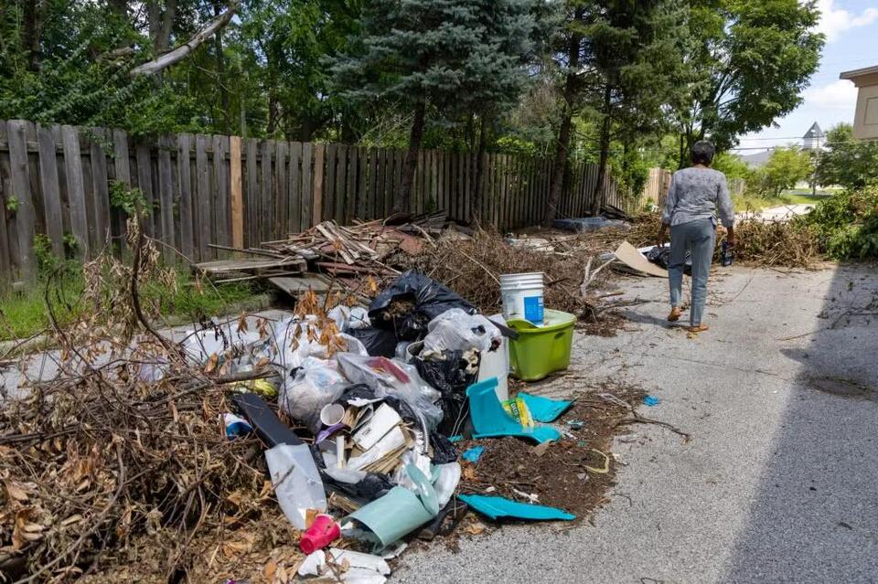 East side CVS closure leaves a mess behind