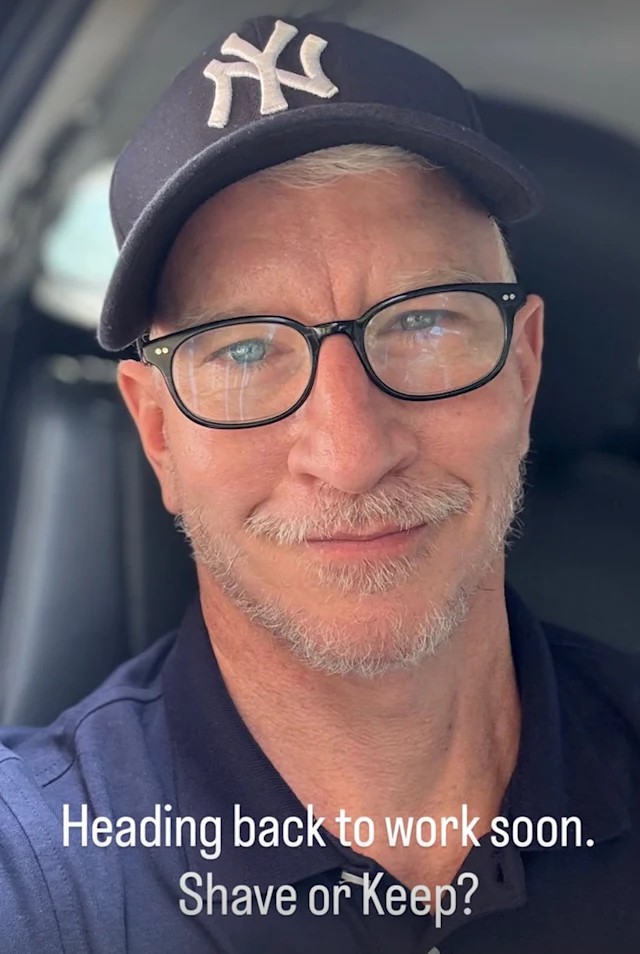 Anderson Cooper's Scruffy Selfie Shocks Fans 😲