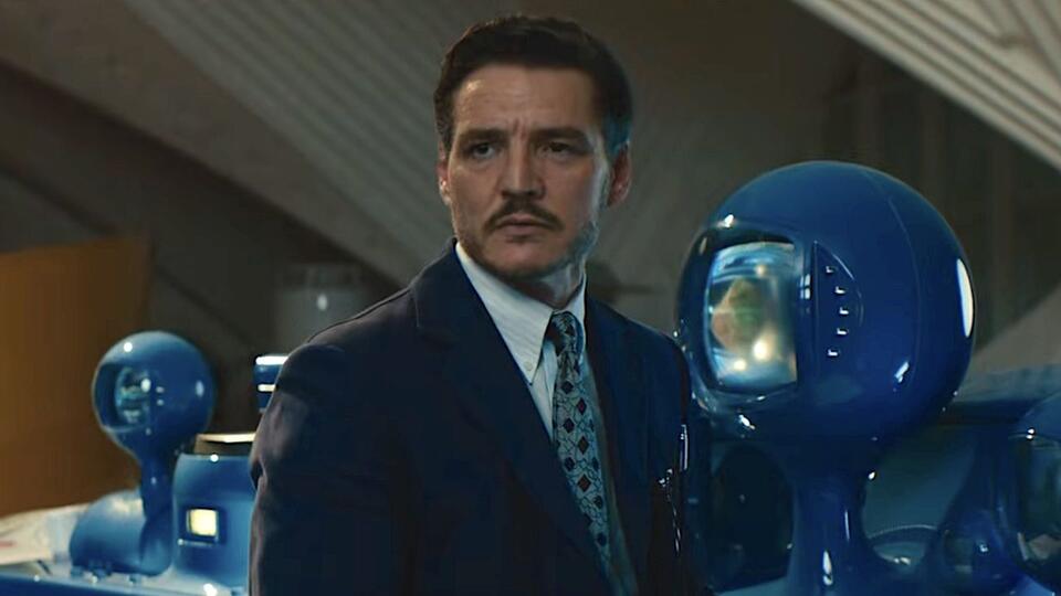 Pedro Pascal’s Marvel Wrap & Star Wars Twist! 🚀