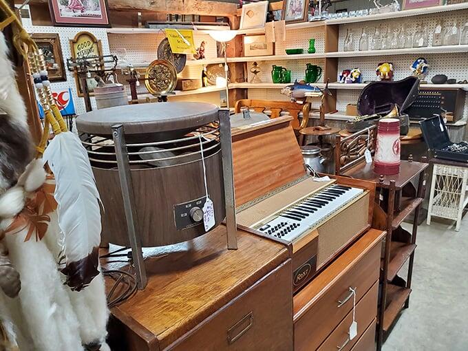 East Peoria’s hidden gem for vintage finds