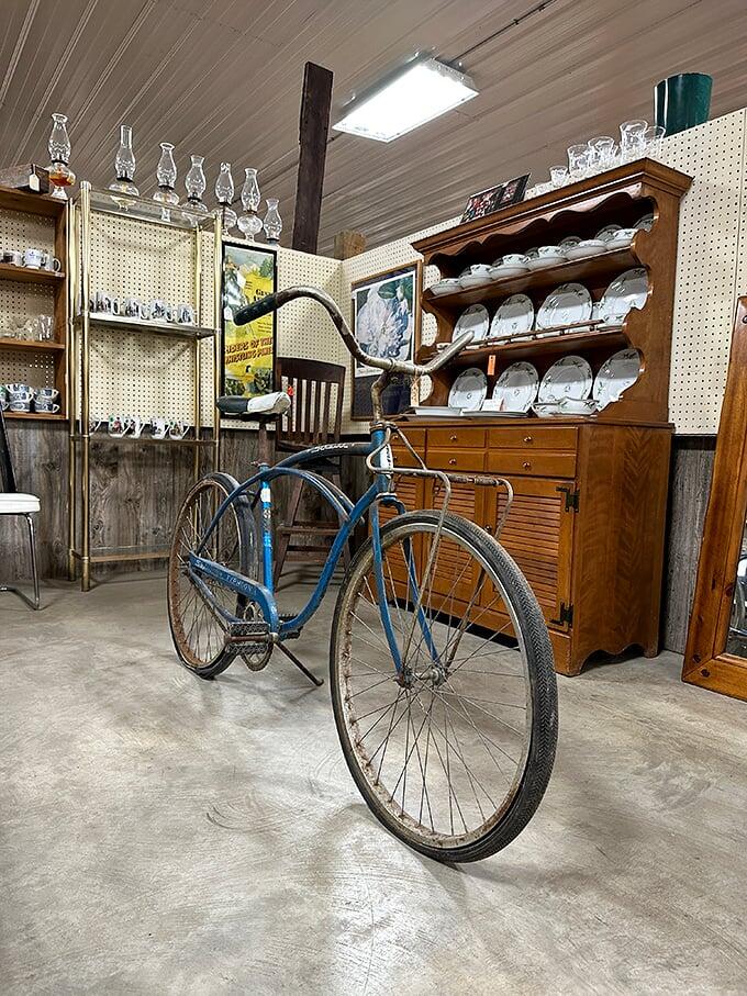 East Peoria’s hidden gem for vintage finds