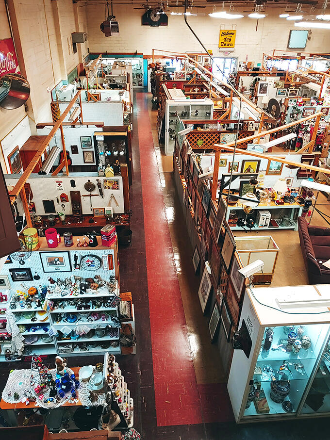 East Peoria’s hidden gem for vintage finds