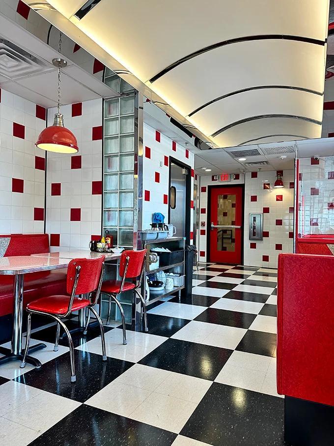 Wilmington’s Goobers Diner: Fried chicken dreams