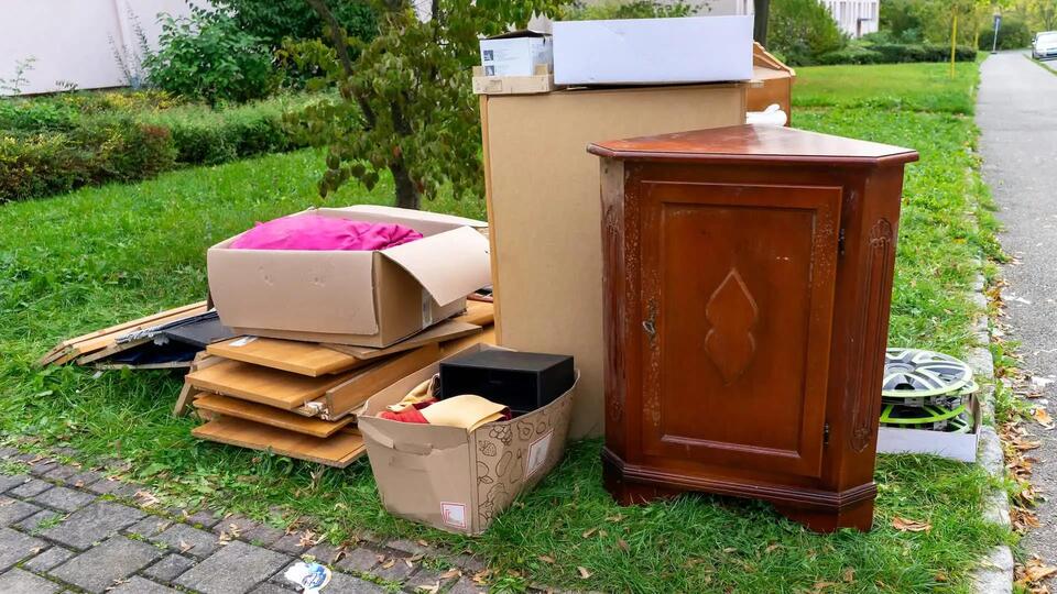 Curbside Treasure Hunt: Free Table Win!