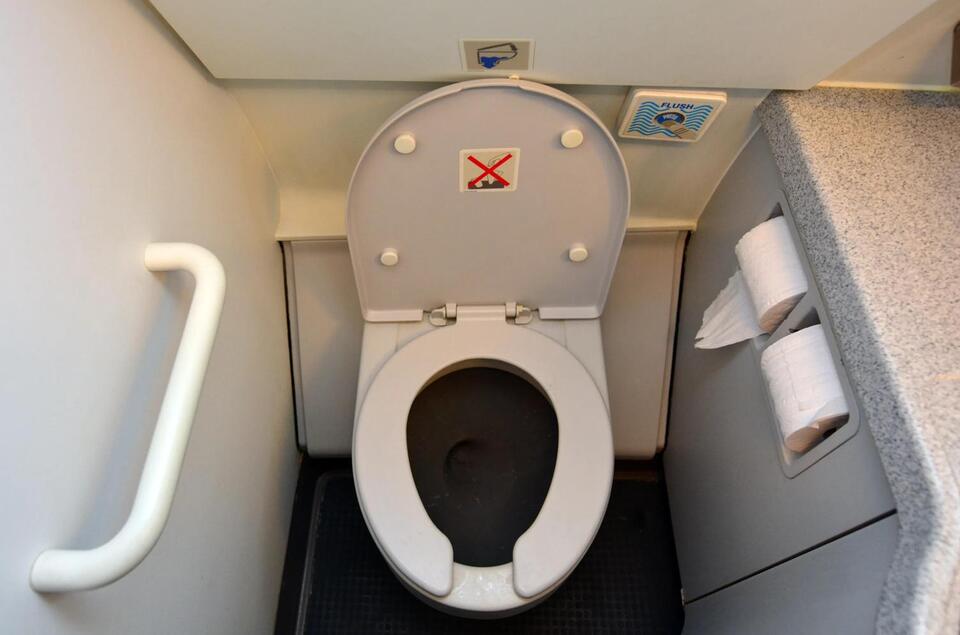 United Airlines Flight Canceled Over Diarrhea Drama
