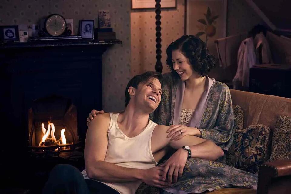 Are Brian & Ellen Outlander's New Power Couple? 💥