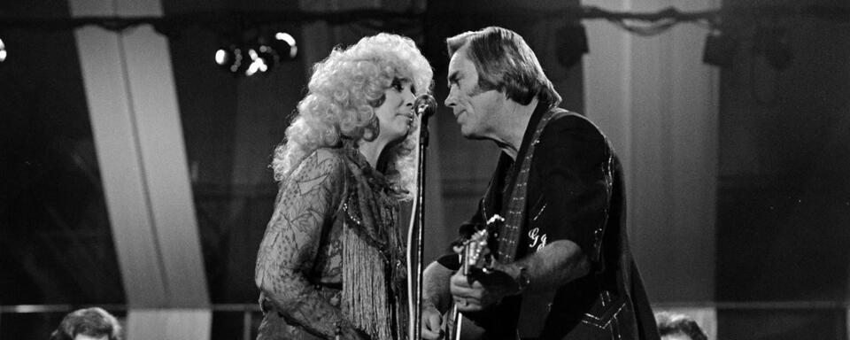 Tammy & George’s Awkward No. 1 Comeback 🎤