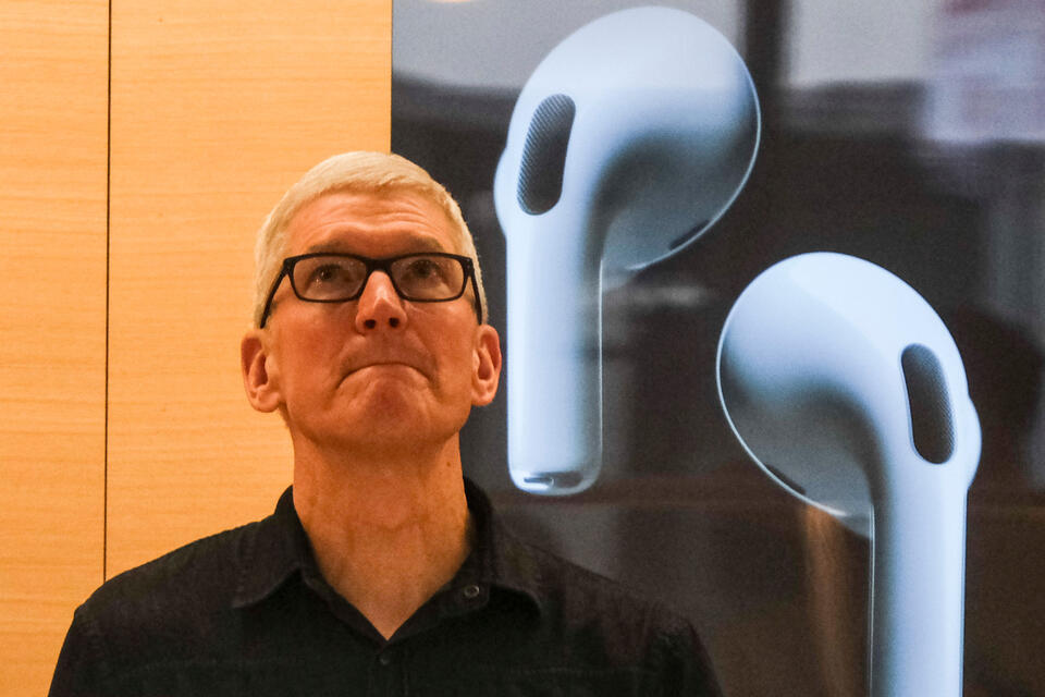 Apple Stock Pops After $100B US Move