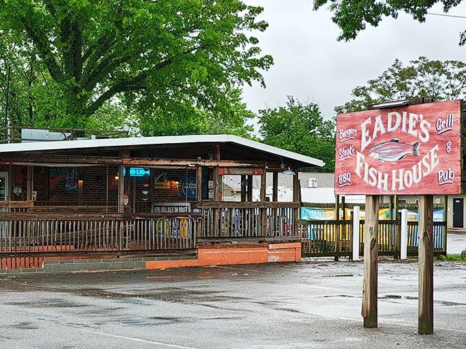 Why North Canton’s Eadies Fish House draws crowds
