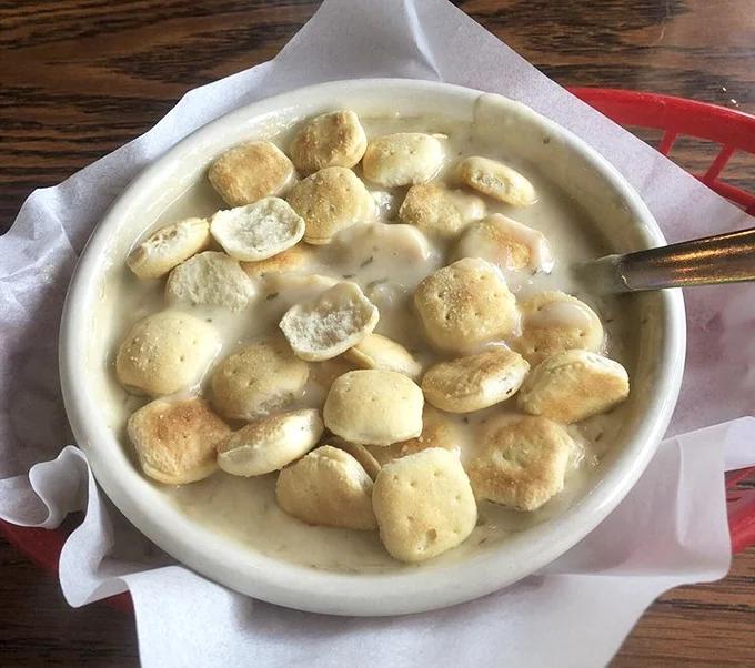 Why North Canton’s Eadies Fish House draws crowds
