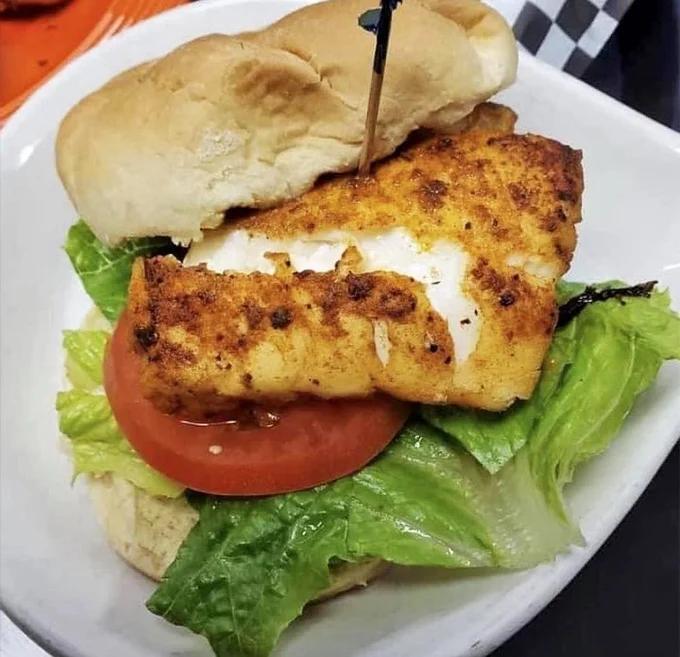 Why North Canton’s Eadies Fish House draws crowds