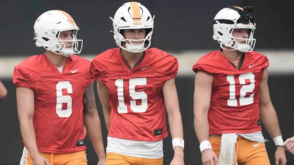 Tennessee QB race heats up at Neyland