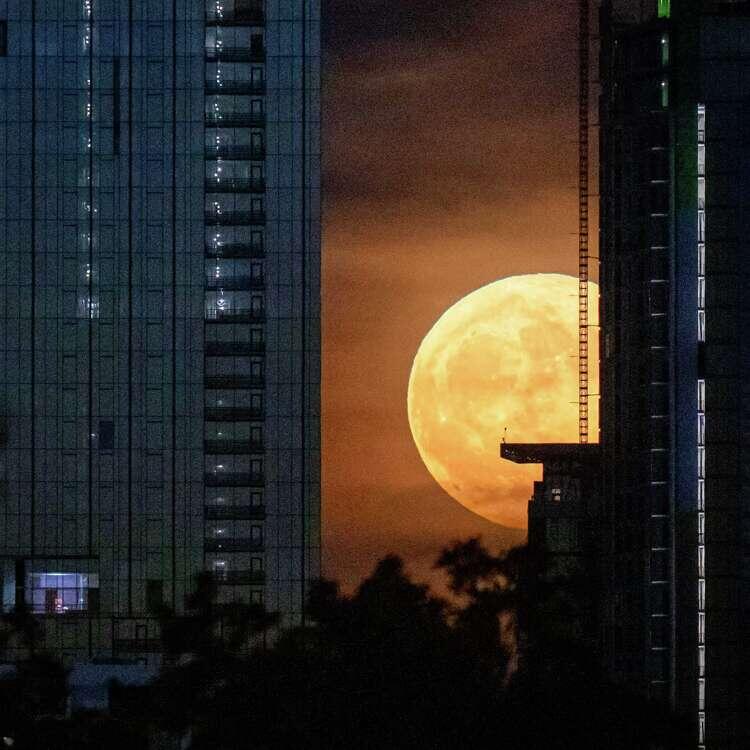 Sturgeon moon lights up Texas skies soon