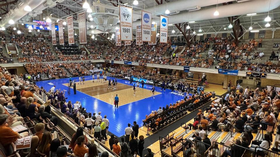 Texas volleyball lands No. 5 spot in AVCA poll