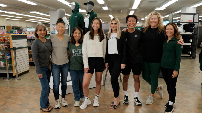 UH Mānoa’s lululemon drop draws huge lines