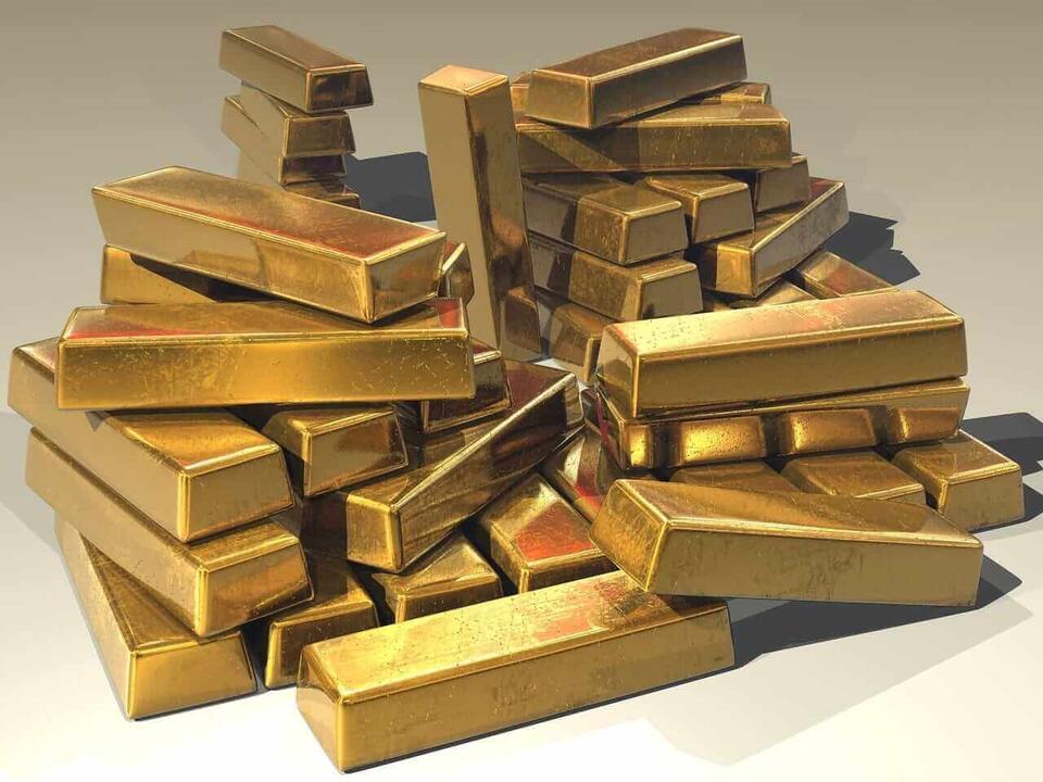 Gold Price Hits New High—Should You Jump In?