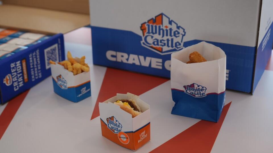White Castle brings its famous sliders to Clermont
