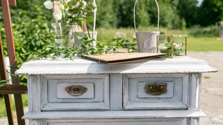 Turn Old Drawers Into a Herb Garden!