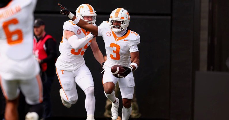 Jermod McCoy’s return fires up Tennessee’s defense