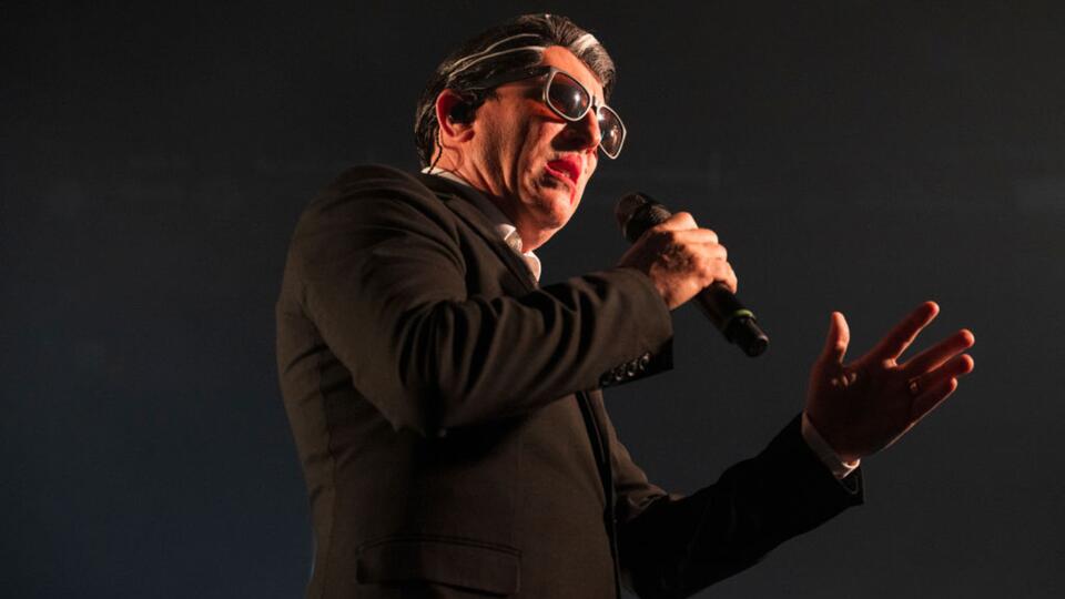 Phones Down: Are Concert Bans Fair?
