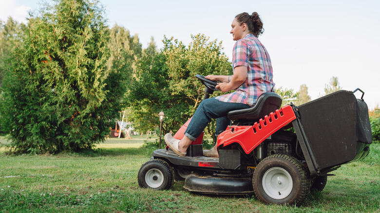Are Lithium Batteries the Future of Mowers?