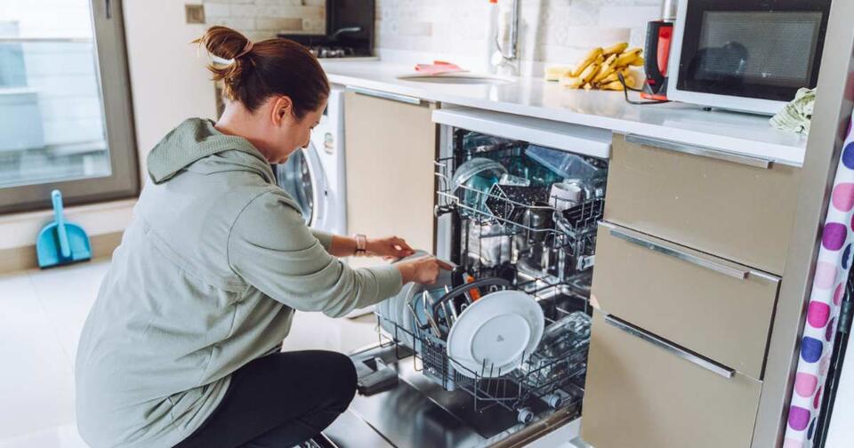 Dishwasher vs. Handwashing: The Green Debate