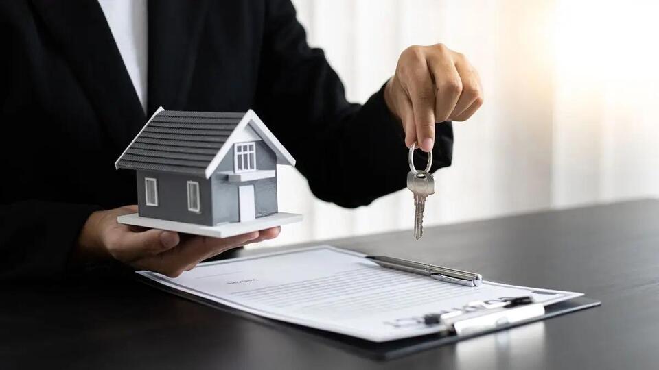 Should You Buy a House With Cash?