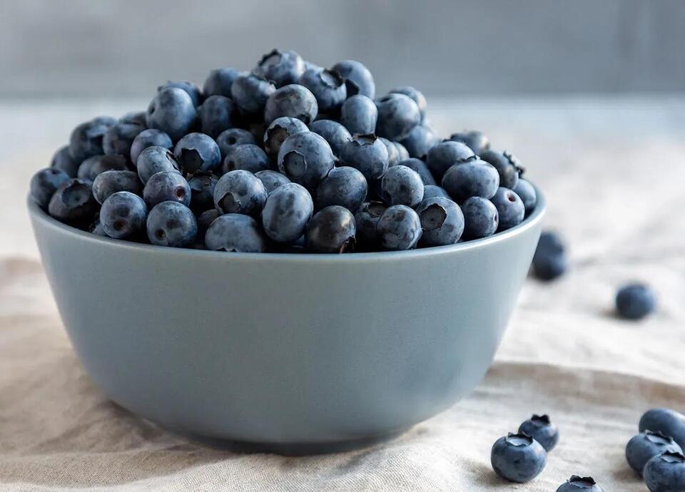 5 Foods Dermatologists Swear By for Glowy Skin