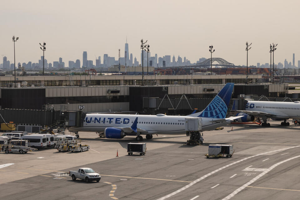 United Airlines faces new flight cuts at Newark