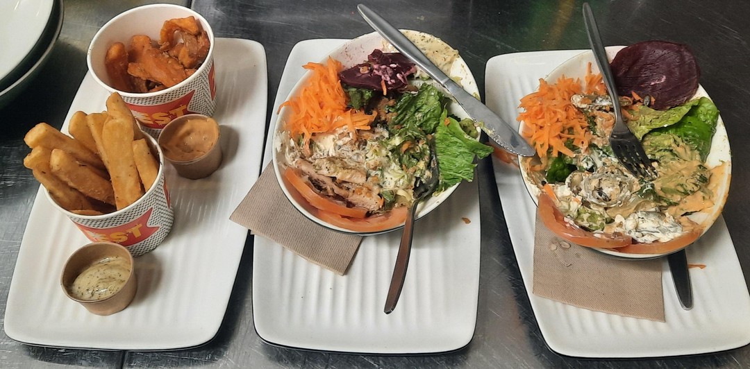 I Work In A Restaurant And Keep Seeing People Waste 80–90% Of The Food On Their Table