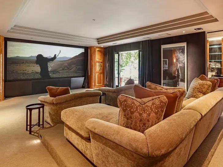 Inside Jim Carrey’s epic Brentwood mansion sale